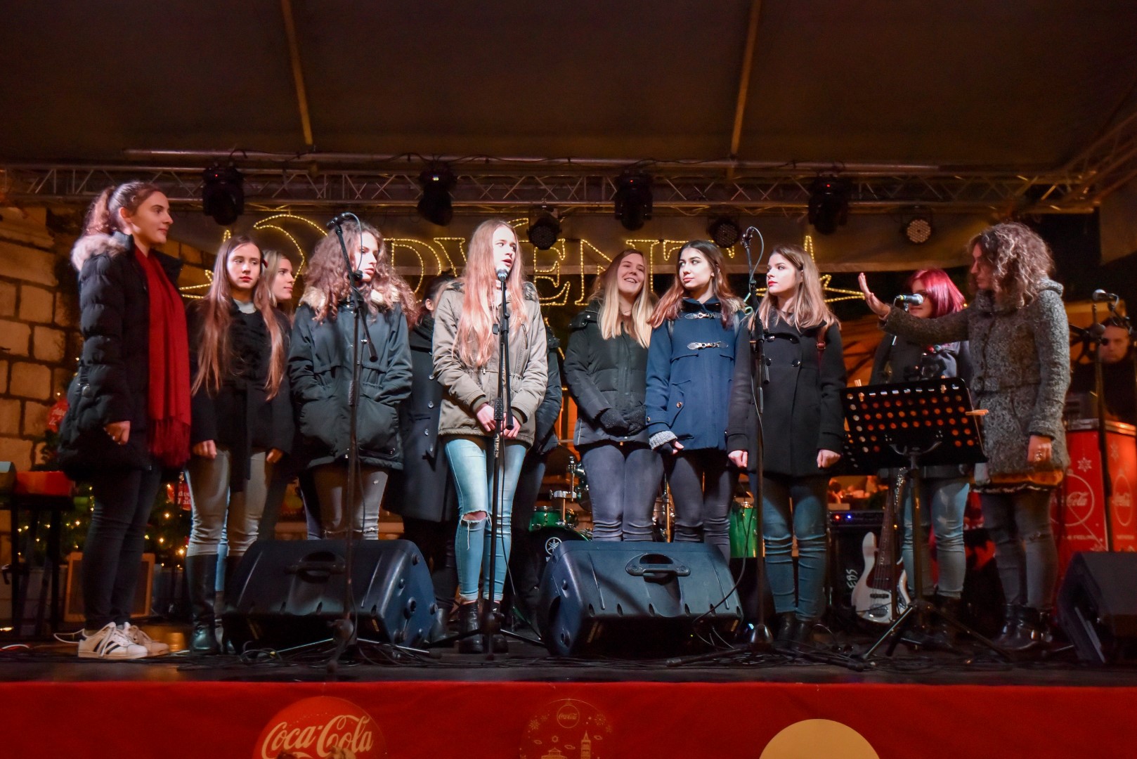 Mia Negovetić i klapa Munita oduševili na Adventu