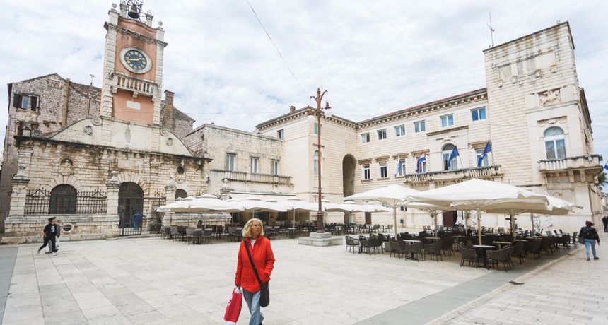 Zadarski kafići s današnjim danom započeli s radom