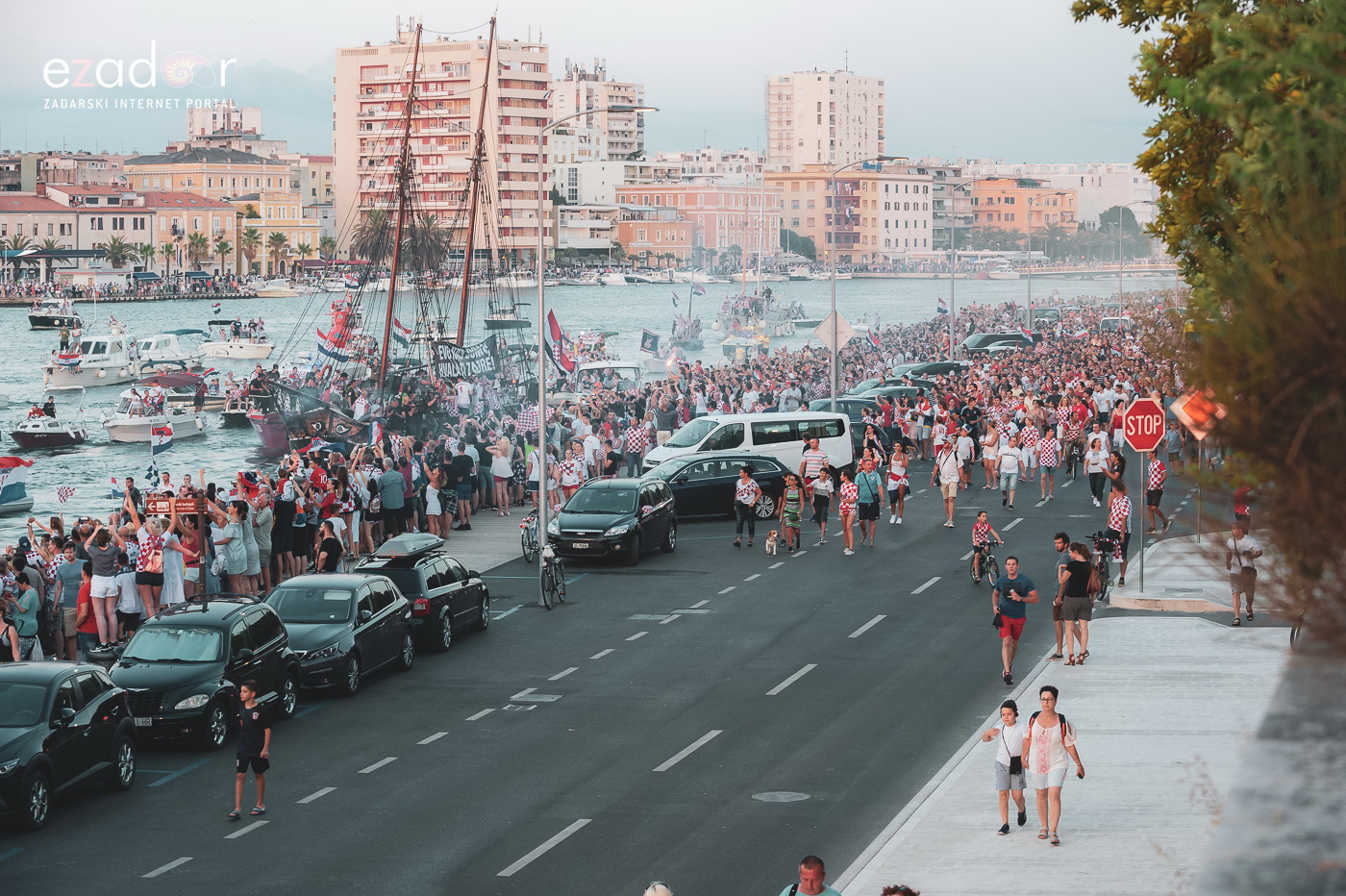Zadar priredio čudesan doček svojim Vatrenim herojima (1)