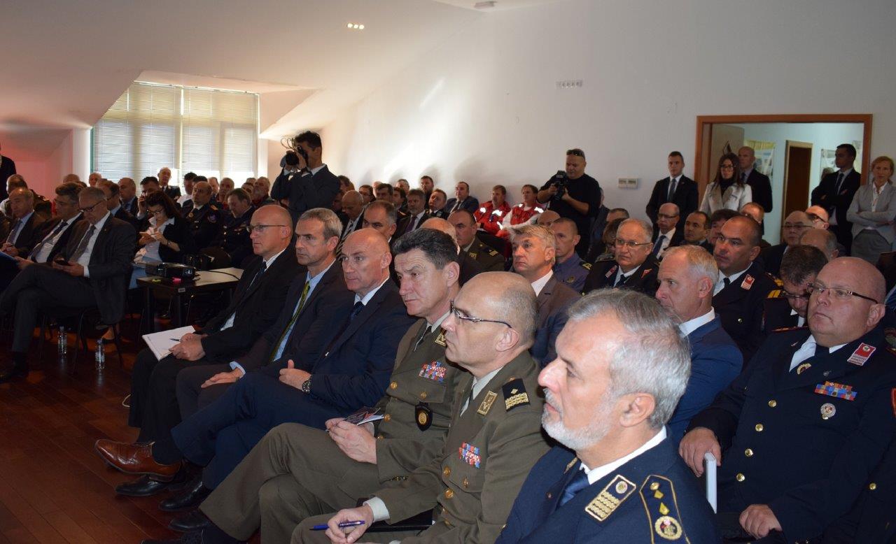 U Divuljama održana tematska sjednica premijera i župana o požarnoj sezoni U Divuljama održana tematska sjednica premijera i župana o požarnoj sezoni