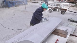 Mladi europski kipari stigli u Imotski, punom parom rade spomenik kultnom Mercedesu Mladi europski kipari stigli u Imotski, punom parom rade spomenik kultnom Mercedesu