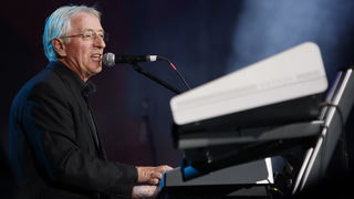 Split, 130610.
U Spaladium Areni odrzan je koncert na kojem je prikupljan novac koji ce biti iskoristen za pravnu pomoc hrvatskim generalima koji odgovaraju u Haagu i pred hrvatskim pravosudjem. Nastupali su Thompson, Oliver Dragojevic, KUD Cambi, Dalmati Split, 130610.
U Spaladium Areni odrzan je koncert na kojem je prikupljan novac koji ce biti iskoristen za pravnu pomoc hrvatskim generalima koji odgovaraju u Haagu i pred hrvatskim pravosudjem. Nastupali su Thompson, Oliver Dragojevic, KUD Cambi, Dalmati