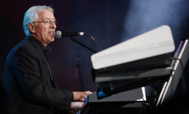 Split, 130610.
U Spaladium Areni odrzan je koncert na kojem je prikupljan novac koji ce biti iskoristen za pravnu pomoc hrvatskim generalima koji odgovaraju u Haagu i pred hrvatskim pravosudjem. Nastupali su Thompson, Oliver Dragojevic, KUD Cambi, Dalmati Split, 130610.
U Spaladium Areni odrzan je koncert na kojem je prikupljan novac koji ce biti iskoristen za pravnu pomoc hrvatskim generalima koji odgovaraju u Haagu i pred hrvatskim pravosudjem. Nastupali su Thompson, Oliver Dragojevic, KUD Cambi, Dalmati