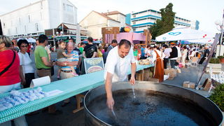 Biograd: 6. Dugi svehrvatski eno-eko-gastro-etno stol, Foto: Franjo Jurić Biograd: 6. Dugi svehrvatski eno-eko-gastro-etno stol, Foto: Franjo Jurić