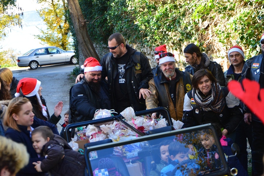 Zadarske Beštije posjetile mališane DV Latica, Foto: Iva Perinčić Zadarske Beštije posjetile mališane DV Latica, Foto: Iva Perinčić