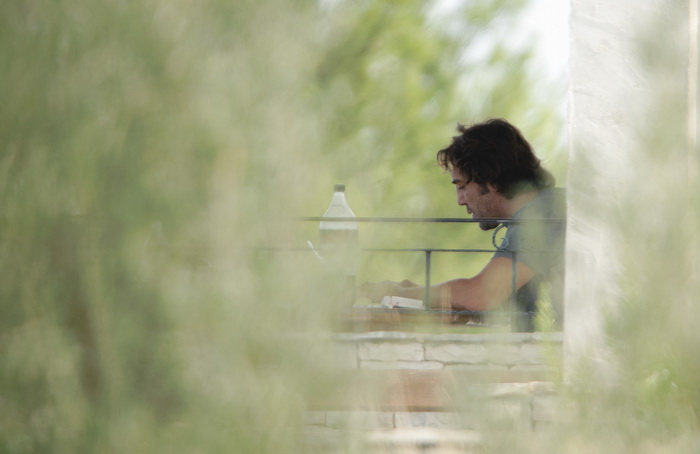 Prigradica, otok Korcula , 270911.
Glumac Javier Bardem snimljen prilikom ukrcaja u brod Majsan marke Beneteau Antares 10,80  koji ga je prebacio na svjetionik Plocica na snimanje filma “Venuto al mondo”.
Foto: Tom Dubravec /  CROPIX