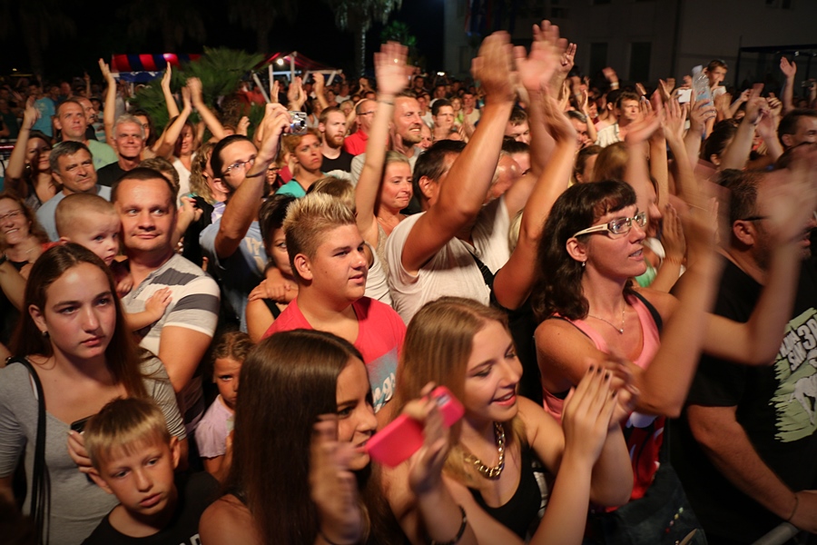 Dan Općine Vir proslavljen uz spektakularni koncert Prljavog Kazališta i vatromet Dan Općine Vir proslavljen uz spektakularni koncert Prljavog Kazališta i vatromet