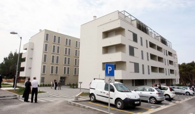 Zadar, 010612.
Danas je u Zadru odrazan svecani dogadjaj prikljucenja prvog korisnika na EVN-ovu plinsku distributivnu i opskrbnu mrezu u Zadru i Dalamciji. Prvi korisnici u Zadru su stanari POS-ovih zgrada na zadarskom predjelu Crvene kuce. EVN-ovu plins