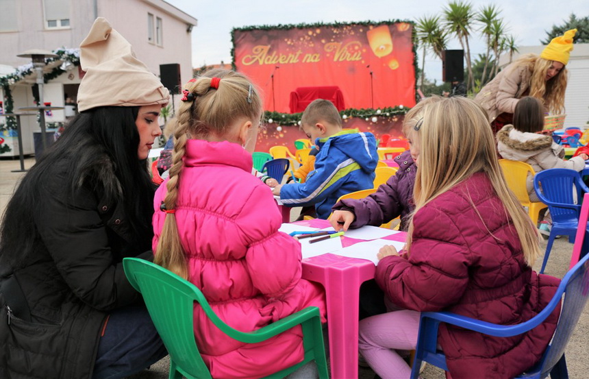 Sveti Nikola darivao mališane na Viru, Krampus bez posla Sveti Nikola darivao mališane na Viru, Krampus bez posla