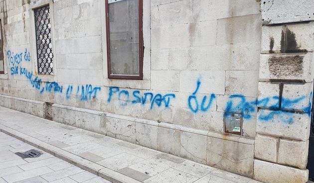 Vandalizam u ulici Jurja Barakovića, kod Foto Vjeke. Foto: Oya Fiolić