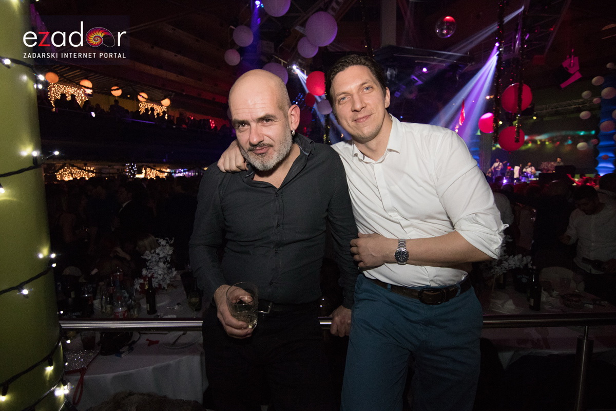 Ludnica u Saturnusu: Najbolji doček u svemiru i šire Ludnica u Saturnusu: Najbolji doček u svemiru i šire