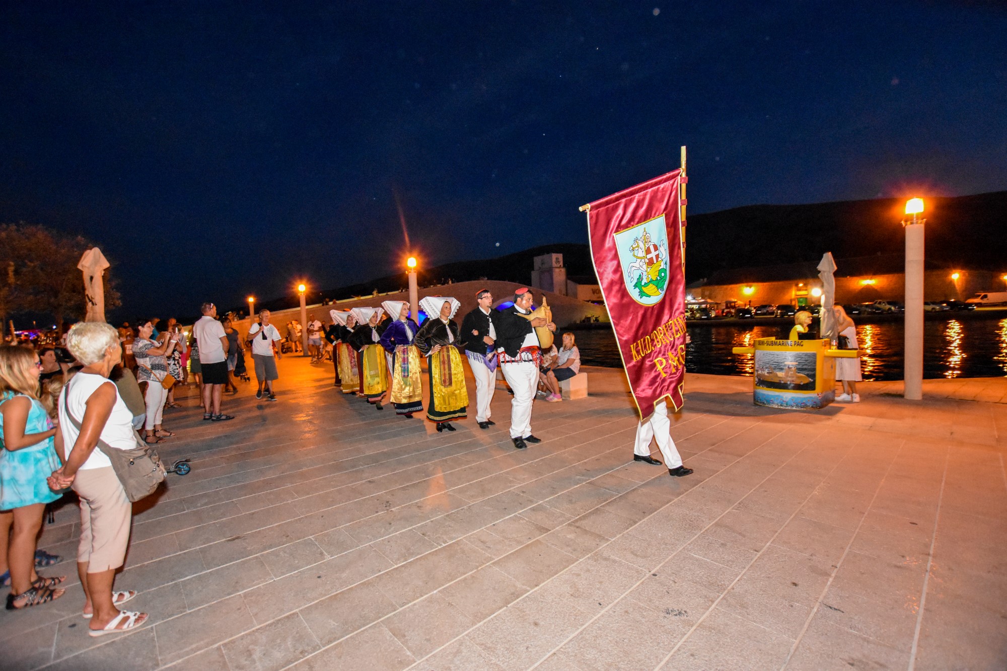 Etno večer s KUD Družina u Pagu Etno večer s KUD Družina u Pagu