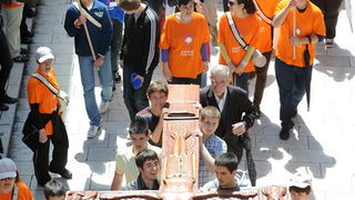 Zadar, 080510.
Zadar je domacin Susreta katolicke mladezi 2010. 
Susret ce trajati dva dana a u njemu ce sudjelovati preko 30.000 mladih iz Hrvatske i svijeta. 
Na slici: procesija s krizem.
Foto: Andrija Lucic / CROPIX