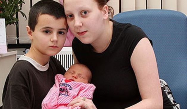 maloljetna obitelj (foto: The Sun)