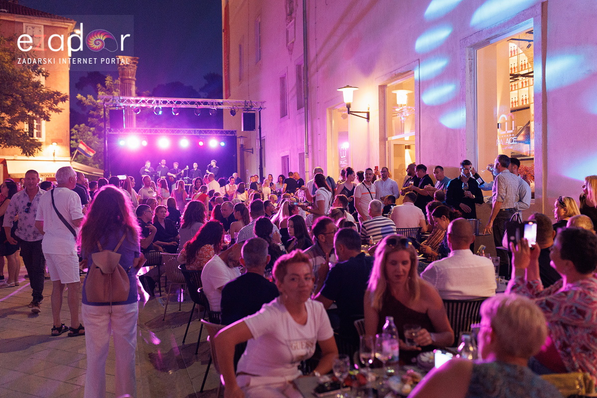 U Kneževoj palači otvorena Kavana Palace