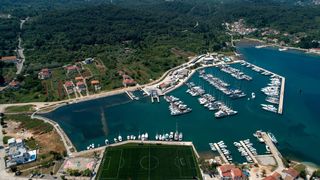 Nogometno igralište uz more u Sutomišćici jedno je od najljepših na svijetu