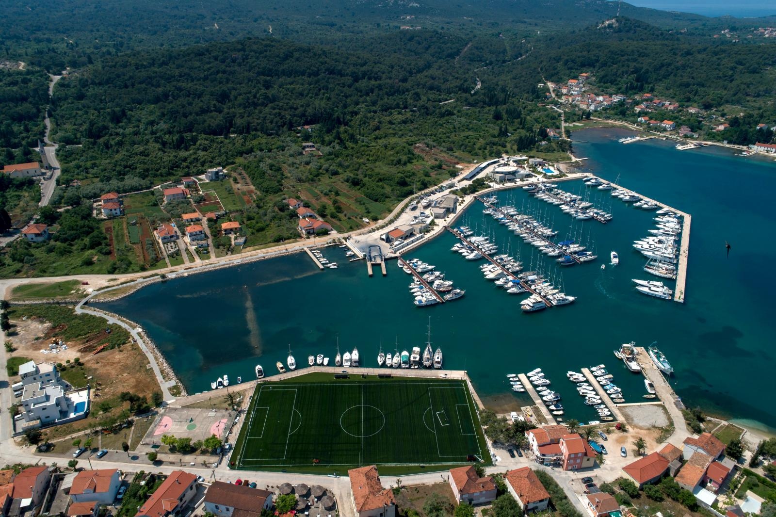 Nogometno igralište uz more u Sutomišćici jedno je od najljepših na svijetu