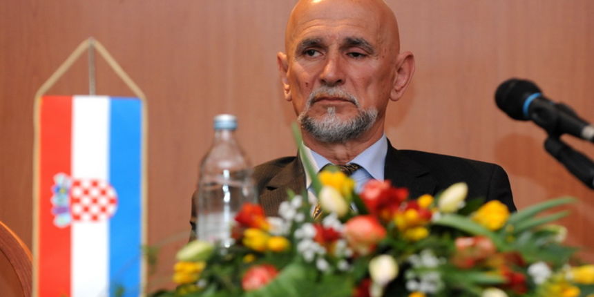 Zadar, 050411.
Zvonko Busic koji ce predvoditi izbornu listu HSP-a Ante Starcevic za 9. izbornu jedinicu veceras je u Hotelu Kolovare predstavio svoju knjigu ” Kronika Povratka ” na promociji su osim autora Zvonka Busica sudjelovali i predstavljaci knjige Zadar, 050411.
Zvonko Busic koji ce predvoditi izbornu listu HSP-a Ante Starcevic za 9. izbornu jedinicu veceras je u Hotelu Kolovare predstavio svoju knjigu ” Kronika Povratka ” na promociji su osim autora Zvonka Busica sudjelovali i predstavljaci knjige