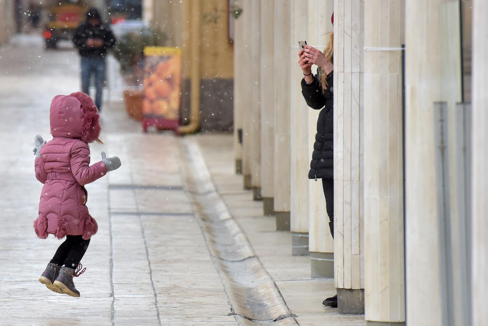 Prve snježne pahulje u Zadru