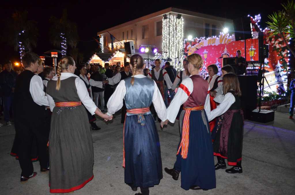 Vir: Druženje virske djece sa Svetim Nikolom Vir: Druženje virske djece sa Svetim Nikolom