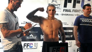 Zadar, 090513.
Sluzbeno vaganje sudionika za borilacki spektakl FFC 04 koji se sutra odrzava u dvorani na Visnjiku.
Na slici: Vaso Bakocevic.
Foto: Luka Gerlanc / CROPIX Zadar, 090513.
Sluzbeno vaganje sudionika za borilacki spektakl FFC 04 koji se sutra odrzava u dvorani na Visnjiku.
Na slici: Vaso Bakocevic.
Foto: Luka Gerlanc / CROPIX