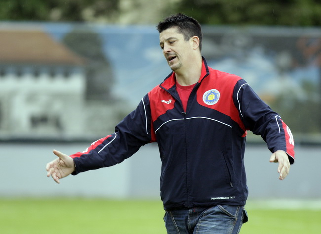 Varazdin, 080510. Na gradskom stadionu u Varazdinu igra se 29. kolo prve HNL izmedju Varteksa i Zadra. Na slici: trener Zadra Dalibor Zebic. Foto: Zeljko Hajdinjak / CROPIX