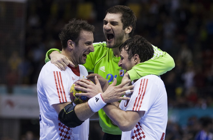 Zaragoza, Spanjolska, 230113.
Gradska dvorana Principe Felipe.
Svjetsko prvenstvo u rukometu za muskarce Spanjolska 2013.
Utakmica cetvrtfinala izmedju reprezentacija Hrvatske i Francuske.
Na fotografiji: slavlje hrvatskih igraca nakon pobjede.
Foto: Ante Zaragoza, Spanjolska, 230113.
Gradska dvorana Principe Felipe.
Svjetsko prvenstvo u rukometu za muskarce Spanjolska 2013.
Utakmica cetvrtfinala izmedju reprezentacija Hrvatske i Francuske.
Na fotografiji: slavlje hrvatskih igraca nakon pobjede.
Foto: Ante