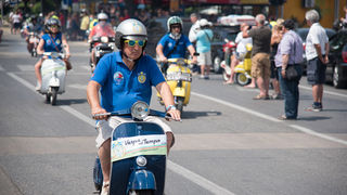 Spektakularni defile vespaša, foto: Vinko Pešić Spektakularni defile vespaša, foto: Vinko Pešić