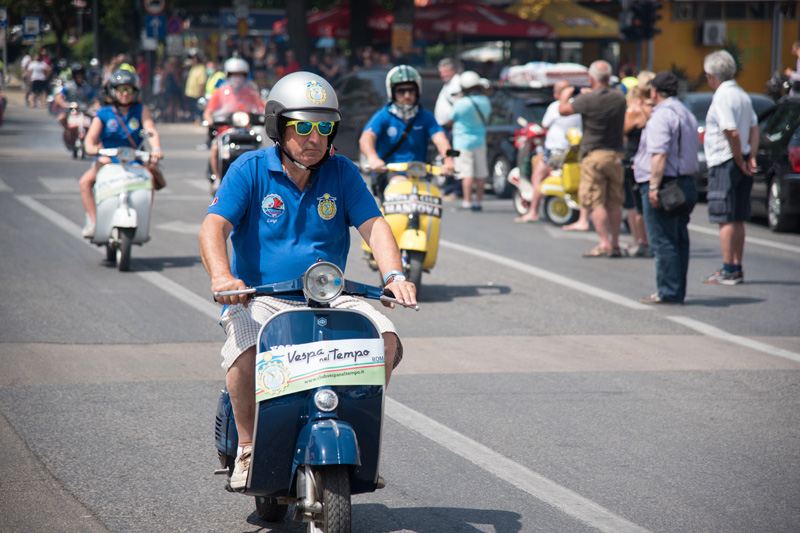Spektakularni defile vespaša, foto: Vinko Pešić Spektakularni defile vespaša, foto: Vinko Pešić