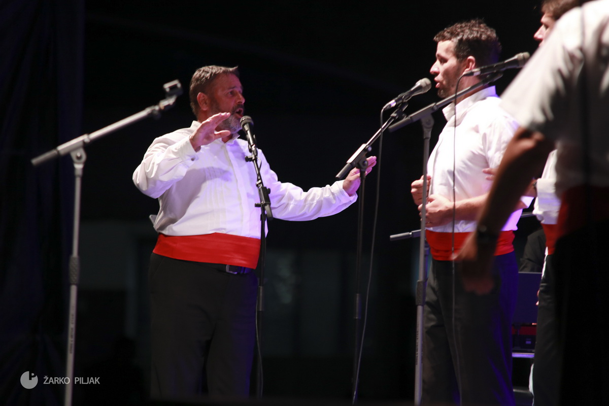 Zorica Kondža i klapa Cambi @ bazen Ilirije u Biogradu