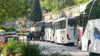 Svakodnevne situacije zadarskom na poluotoku: prometne nevolje zbog lošeg rješenja ukrcajno/iskrcajnih mjesta za turističke autobuse