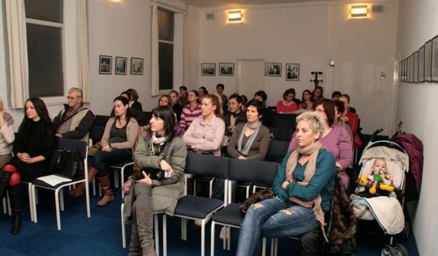 Povodom Dana prava djeteta, udruge ”Roda” i Humani studio u Gradskoj knjižnici Zadar organizirali su predavanje dr. Polone Bencun Gumzej, liječnice specijalistice školske medicine, kako bi pokušali dati odgovor na pitanje – kako bolje razumijeti djecu?