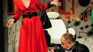 Zadar, 4.12.2012. snimio: Nenad Marčev
Zagrebačko gradsko kazalište Komedija
Paul Pörtner
Čisto ludilo
redateljica: Nina Kleflin
igraju: Vid Balog, Nina Kaić Madić,
Igor Mešin, Damir Lončar, Saša Buneta,
Jasna Palić Picukarić
Velika dv Zadar, 4.12.2012. snimio: Nenad Marčev
Zagrebačko gradsko kazalište Komedija
Paul Pörtner
Čisto ludilo
redateljica: Nina Kleflin
igraju: Vid Balog, Nina Kaić Madić,
Igor Mešin, Damir Lončar, Saša Buneta,
Jasna Palić Picukarić
Velika dv