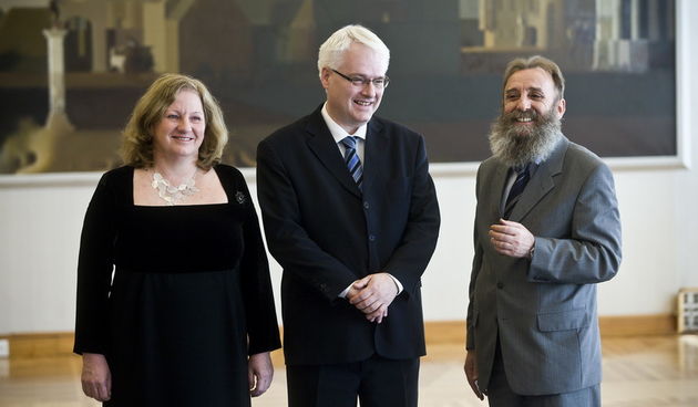 Zagreb, 230312.
Predsjednicki dvori.
Pantovcak.
 Povodom potpisivanja Protokola o povratu kulturnih dobara iz Republike Srbije u Republiku Hrvatsku, Predsjednik Republike primio je ministricu kulture RH Andreu Zlatar Violic i ministra kulture RS Predraga