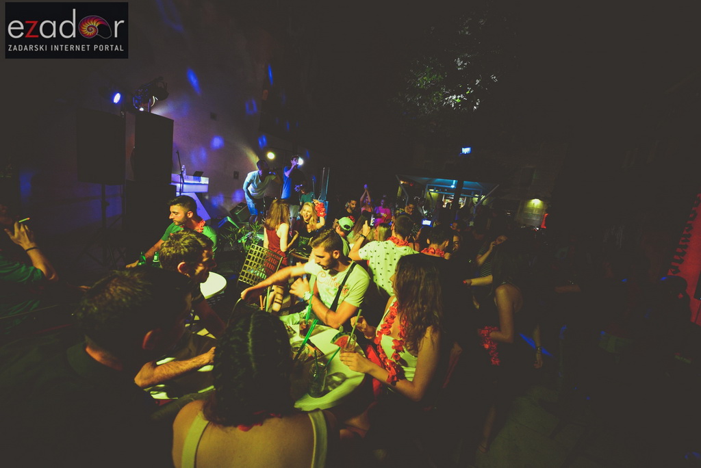 Connect @ Teatro bar & Zlatni kutić Connect @ Teatro bar & Zlatni kutić