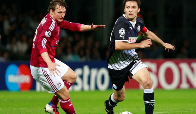 Lyon, Francuska, 270911.Stade de Gerland.Utakmica 2.kola Lige prvaka,Lyon – Dinamo. Na fotografiji: Milan badelj (D).Foto: Ronald Gorsic / CROPX