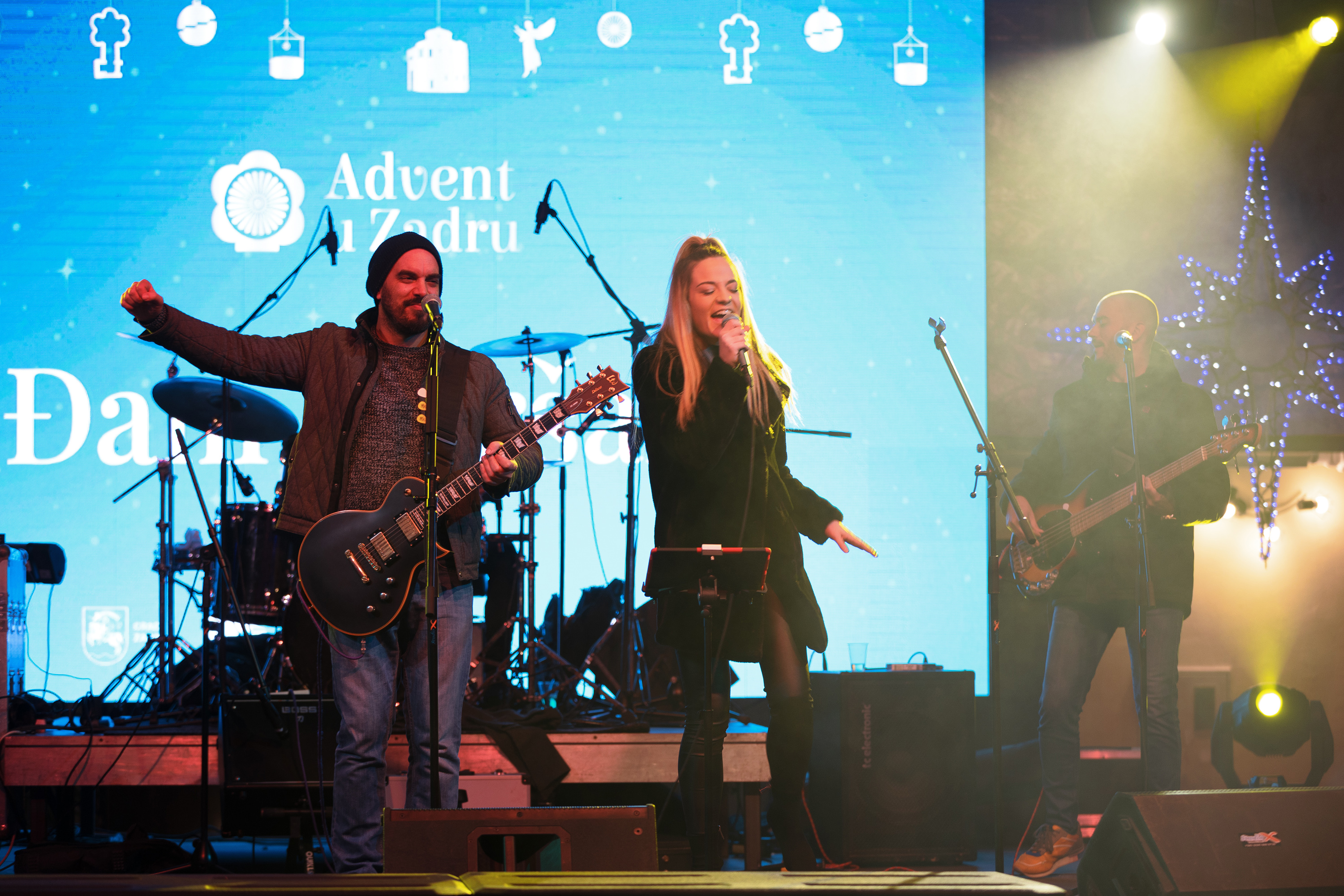 Sveti Nikola i bend Zaratino razveselili i zabavili posjetitelje Sveti Nikola i bend Zaratino razveselili i zabavili posjetitelje