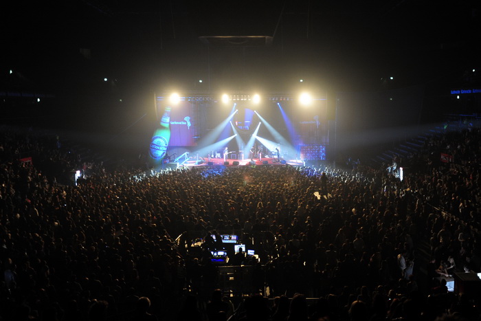 Split, 271111.
Spaladium Arena.
Veceras su u Spaladium areni pred oko 4000 posjetitelja nastupili Momcilo Bajagic Bajaga (u prvom dijelu) i Jelena Rozga (u drugom dijelu). Koncert je organizirala Karlovacka pivovara.
Foto: Nikola Vilic / CROPIX