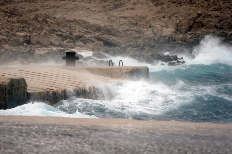 Olujna bura prekinula trajektni promet između Prizne i Žigljena. Photo: Dalibor Urukalović/PIXSELL Olujna bura prekinula trajektni promet između Prizne i Žigljena. Photo: Dalibor Urukalović/PIXSELL