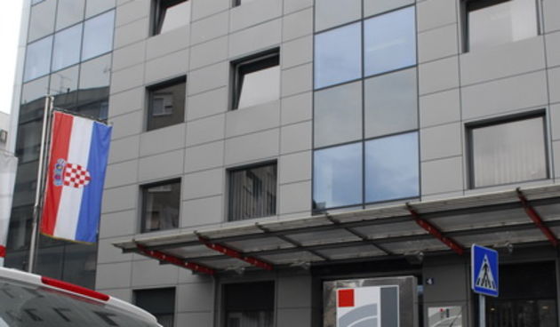 Zagreb, 261109.
U sklopu obrade uhicenih u Hrvatskim autocestama policija je nakratko dosla u upravnu zgradu HAC-a u Sirolinoj ulici.
Foto: Milivoj Keber / CROPIX