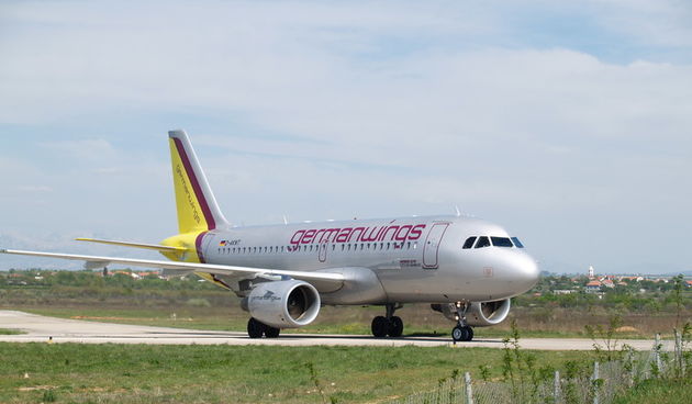 Germanwingsov avion prelazi cestu
