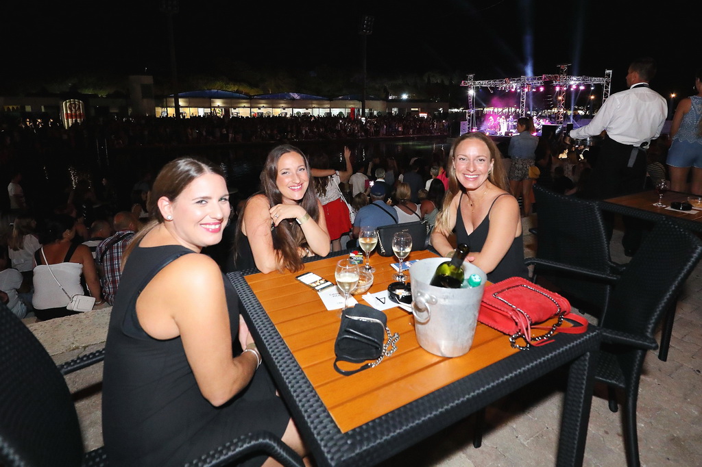 Čudesna Doris Dragović oduševila u Biogradu na Moru Čudesna Doris Dragović oduševila u Biogradu na Moru