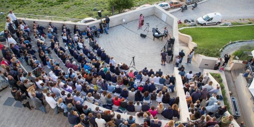 Dubrovnik: Ana Rucner i Oliver Poole ranojutarnjim koncertom pozdravili dolazak ljeta, foto: G. Jelavić/PIXSELL Dubrovnik: Ana Rucner i Oliver Poole ranojutarnjim koncertom pozdravili dolazak ljeta, foto: G. Jelavić/PIXSELL