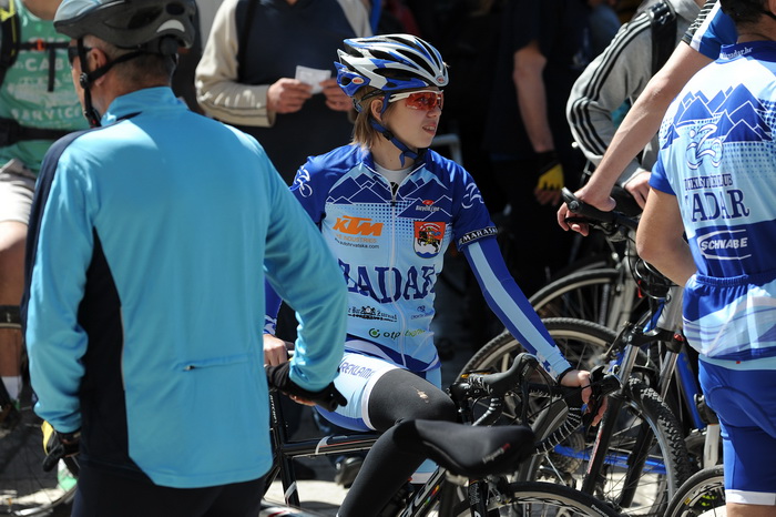 Zadar, 130413.
U 13 sati je s Obale kneza Branimira startala osma po redu biciklijada na relaciji Zadar – Vir u kojoj sudjeluje 300-tinjak biciklista. Po dolasku u Vir ih ocekuje rucak i nagrade za najbrze.
Na fotografiji: detalj sa starata biciklijade.
F