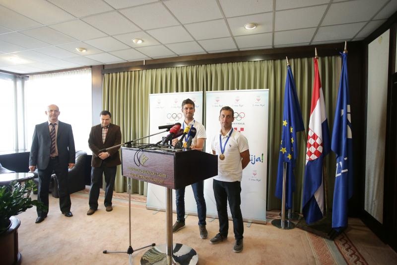 Svečani doček svjetskih prvaka Fantele i Marenića u Zračnoj luci Zagreb. Foto: Petar Glebov/PIXSELL