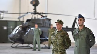 Predsjednica Grabar-Kitarović na predstavljanju novih helikoptera Kiowa Warriors u 93. Zrakoplovnoj bazi u Zemuniku. Photo: Dino Stanin/PIXSELL Predsjednica Grabar-Kitarović na predstavljanju novih helikoptera Kiowa Warriors u 93. Zrakoplovnoj bazi u Zemuniku. Photo: Dino Stanin/PIXSELL