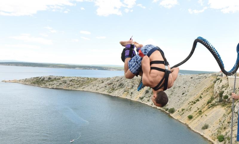 Mario Možnik otvorio bungee jumping sezonu na Masleničkom mostu, Photo: Hrvoje Jelavic/PIXSELL