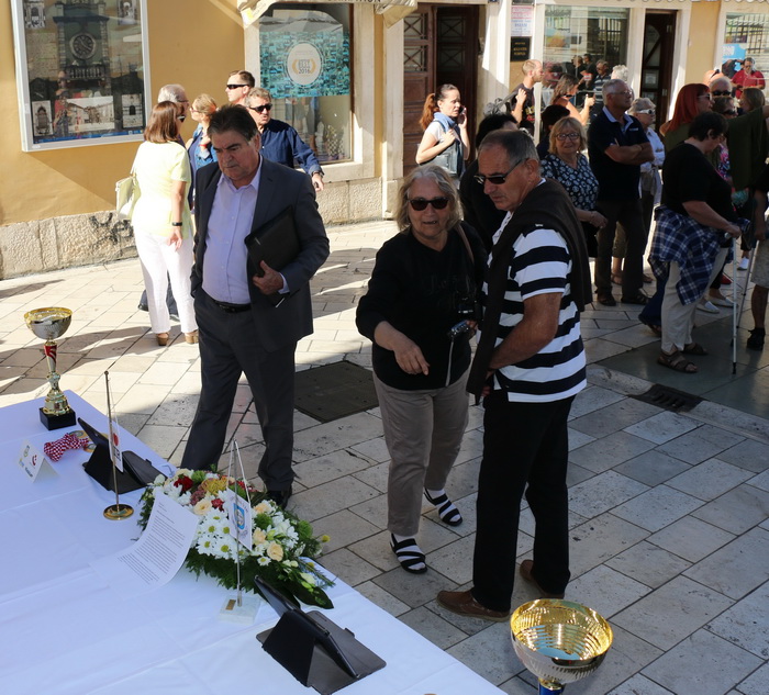 Na zadarskom Narodnom trgu najavljen Virski maraton 2016. Foto: Kažimir Škrbić/Virski list Na zadarskom Narodnom trgu najavljen Virski maraton 2016. Foto: Kažimir Škrbić/Virski list
