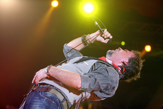 Zagreb, 220410.
U sklopu velike turneje Toleranca tour 2010 i povodom izlaska novog albuma naziva “Toleranca” Zlatan Stipisic Gibonni veceras je u KC Drazen Petrovic odrzao prvi od 2 predvidjena zagrebacka koncerta.
Na slici: Gibonni.
Foto: Neja Markicevi