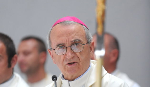 Zadar, 150811.
Danas je u  zupnoj crkvi u Skabrnji na blagdan velike gospe odrzana misa koju je predvodio zadarski nadbiskup Zelimir Puljic nakon cega je odrzana i procesija  kroz  mjesto.
Foto: Andrija Lucic / CROPIX